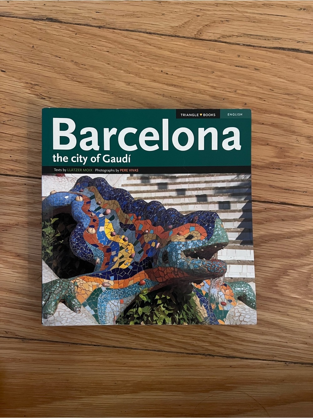 Barcelona: The City of Gaudí Travel Book